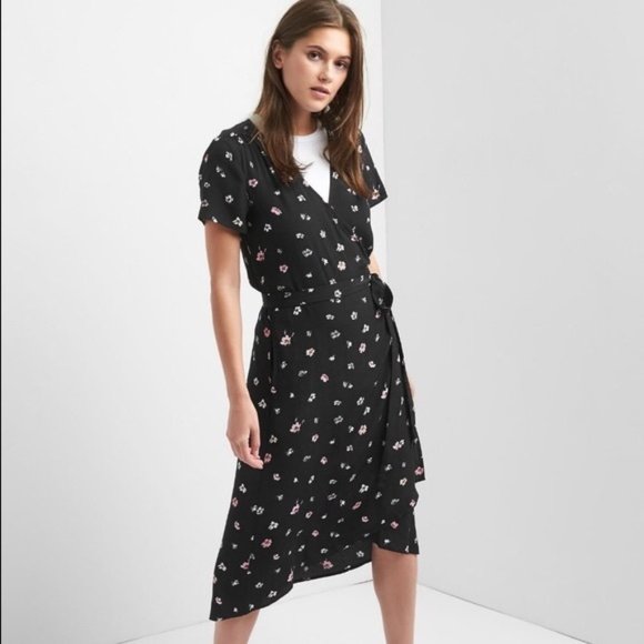 GAP Dresses & Skirts - Gap Black Floral Short Sleeve Midi Length Wrap dress size S Small